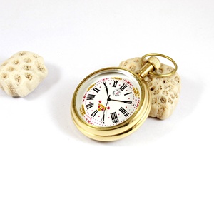 Montre de poche en laiton montres anciennes à quartz chaînes boîtier en argent antique mécanique personnalisé boîte en bois vintage gravée avec design - Product Image 2