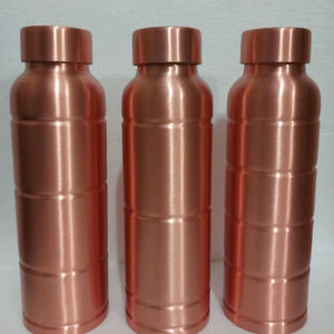 Bouteille en cuivre avec une valeur perçue de qualité supérieure augmentant l'intérêt des acheteurs et améliorant les décisions d'achat au détail - Product Image 1