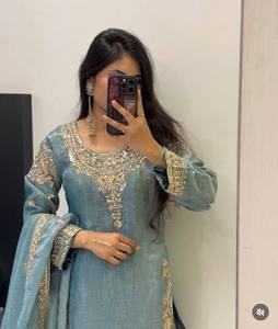 Lancement d'un nouveau design tendance : Ensemble prêt-à-porter en soie avec haut, palazzo et dupatta - Product Image 3