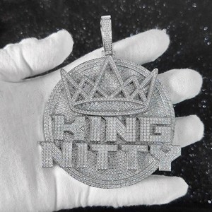 Pendentif Couronne de Roi Iced Out en Moissanite VVS1 Couleur D, Bijou Personnalisé de Luxe Hip Hop avec Plaque Nom - Product Image 2