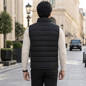 Chaleco de plumón para hombre con aislamiento ligero, protección térmica, tejido exterior duradero, ajuste cómodo y diseño sin mangas. - Product Image 2
