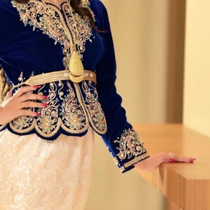 Robe Karakou Algérienne pour Femme avec Embellissements Traditionnels, Mesures Personnalisées et Finition Élégante, Velours Premium - Product Image 4