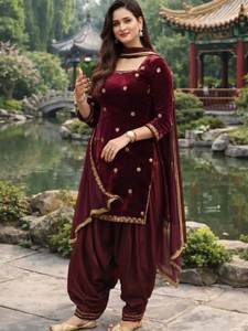 Ensemble traditionnel indien et pakistanais pour femmes, en velours noir, avec broderie, coupe ample, longueur au sol, tenue décontractée. - Product Image 5