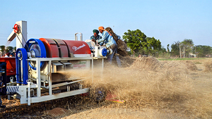 Trilladora de Trigo Lnadforce de 28 Pulgadas con 2 Cuchillas, Operada con Tractor de 35 HP P.T.O. Alta Productividad, 1 Año de Garantía - Product Image 3