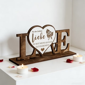 Letrero de Madera Personalizado con Grabado de Rosas y la Palabra AMOR |   Regalo Bilingüe Alemán-Inglés para San Valentín o Aniversario |   Grabado Láser Personalizado - Product Image 1