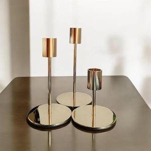 Elegantes Candelabros Modernos Dorados, Juego de Portavelas Decorativos de Metal para Bodas, Decoración del Hogar, Navidad, Pascua, Ecológicos y Económicos - Product Image 1