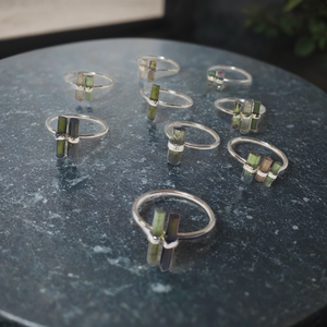 Anillo Unisex de Turmalina 100% Natural, Hecho a Mano, con Incrustaciones Etéreas, Engaste de Eternidad, Anillos de Moda Vermeil - Product Image 2