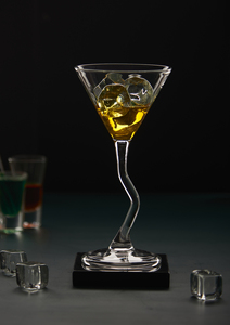 Verre à cocktail Martini en borosilicate artisanal, verrerie élégante pour fêtes et bars, prix de gros direct usine indienne - Product Image 4