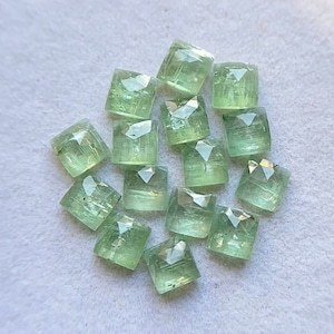 Cianita verde tallada en forma de rosa, cuadrada, con reverso plano, lote de 15 piezas, piedras de cianita verde natural para la fabricación de joyas. - Product Image 2