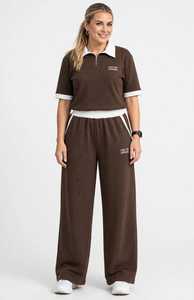 Conjunto Deportivo OneTen Apparel para Mujer, Color Marrón con Bloques de Color, Manga Corta, Cuello Polo, Pantalones Largos - Product Image 2
