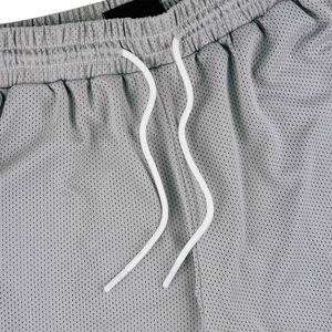 กางเกงวิ่งขาสั้นผู้ชายสีเทา ดีไซน์ล่าสุด ผ้าตาข่าย ระบายอากาศ เอวยางยืด 3 นิ้ว แห้งเร็ว เป็นมิตรกับสิ่งแวดล้อม เหมาะสำหรับออกกำลังกายที่ยิม - Product Image 5