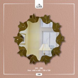 Cette pièce de décoration intérieure exquise présente une silhouette ronde intemporelle, souvent trouvée dans les intérieurs modernes. - Product Image 2