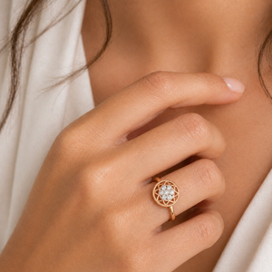 Anillo Redondo de Plata de Ley 925 para Mujer con Circonita Cúbica, Diseño Vintage de Halo y Filigrana, Patrón Geométrico, Acabado Pulido - Product Image 5