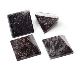 Pyramide en cristal de larvikite, pierre précieuse, générateur d'énergie positive, méditation, écologique, fait main, décoration intérieure, métaphysique - Product Image 3