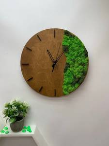 Reloj de pared de musgo, hecho a mano, con números romanos, decoración de pared de madera natural, redondo, analógico, de cuarzo, silencioso, para sala de estar - Product Image 3