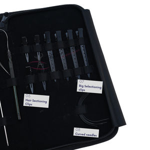 Kit d'outils pour extensions capillaires Micro Link noir, comprenant une pince à sertir plate de 7 pouces, un enfileur de boucles, un fil à coudre pour perruques, un peigne à queue et des aiguilles - Product Image 4