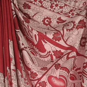 Sari de Algodón Kalamkari Crimson Heritage de Diseño Único con Estampado Artístico Tradicional, Moda Étnica Femenina Disponible para la Venta - Product Image 5