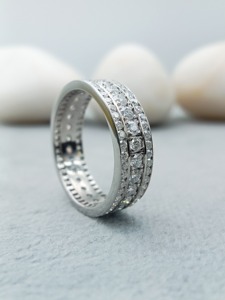 Anillo de Eternidad Clásico de Oro Blanco Sólido de 14K con Diamante Cultivado en Laboratorio VVS Certificado por IGI, Corte Brillante, Regalo de Boda y Compromiso - Product Image 4