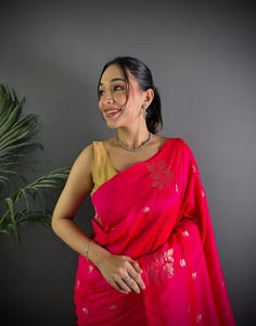 KV <b>Red</b> Lichi Silk Zari Weaving Banarasi Designer <b>Saree</b> With Unstitched Blouse - Product Image 1