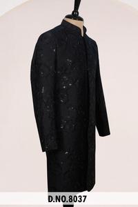 Sherwani Indo-Occidental Negro con Cuentas Hechas a Mano, Ropa Formal para Hombre con Bordado Floral en Tonos Similares y Delicados Detalles de Cuentas de Vidrio - Product Image 4