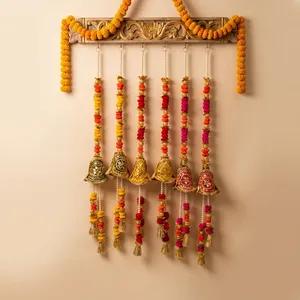 Juego de Decoración Tradicional con Flores de Tela y Campanas Colgantes para Diwali, Pooja, Entrada del Hogar - Product Image 2