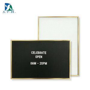 Marco de Aluminio Dorado con Letrero de Letras Negras para Publicidad - Product Image 1