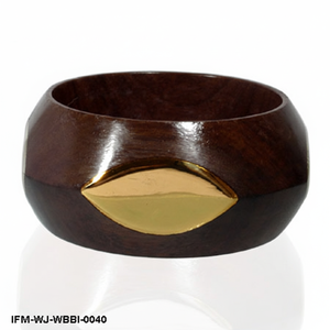 Brazalete Artesanal de Madera Oscura con Incrustaciones de Latón Pulido, Estilo Bohemio, para Mujer - Product Image 4