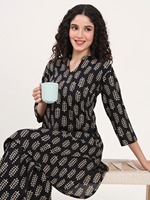 Kurta Moderna Negra con Estampado Étnico de Excelente Calidad con Pantalón para Salidas Informales o Uso en la Oficina, Disponible a Precio de Exportación