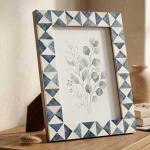 ZONE HANDICRAFTS HCZ-40 กรอบรูปตั้งโต๊ะทรงสี่เหลี่ยมผืนผ้า งานแฮนด์เมดน้ำหนักเบา ตกแต่งด้วยกระดูกฝังลาย โมเดิร์น พิมพ์ดิจิทัล 1 สี น้ำเงิน - Product Image 1