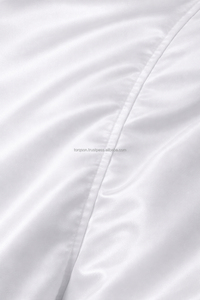 Chaqueta Varsity Clásica para Hombre en Satén con Tela de Satén Suave, Bolsillos Funcionales y Diseño Atemporal Inspirado en la Universidad - Product Image 5