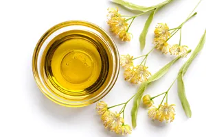 Huile Essentielle Naturelle de Fleur de Tilleul, Parfum de Qualité Supérieure, Approvisionnement en Gros, Cosmétique à Marque Blanche, Matière Première - Product Image 2