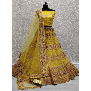 Collections de velours de vêtements de mariée indiens pour la mariée avec le travail de Zarkhan par Fabzone - Product Image 4