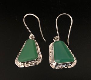 Pendientes de Calcedonia Verde, Plata de Ley 925 Martillada, Chapados en Oro, Hechos a Mano, Joyería de Piedras Preciosas Naturales, Regalo para Mujer - Product Image 2