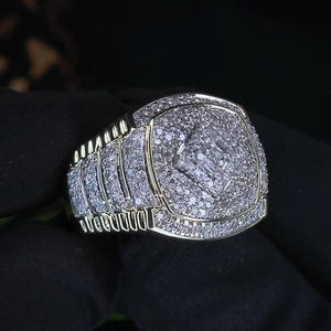 Bague de fiançailles en moissanite taille ronde, en argent sterling 925, style hip-hop glacé pour homme, bijoux de mariage ou d'anniversaire - Product Image 1