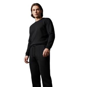 Commande en gros de pantalons de survêtement noirs pour hommes |   Pantalon de jogging slim fit avec cordon de serrage réglable et jambe à plis tendance - Product Image 1