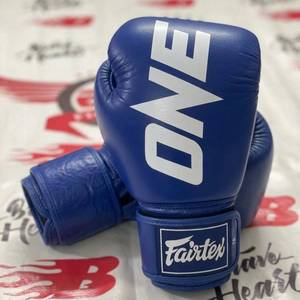 นวมชกมวย Fairtex Red ONE คุณภาพพรีเมียม สำหรับฝึกซ้อม ต่อยมวย และฟิตเนส มีสีให้เลือกตามสั่ง สำหรับผู้ใหญ่ - Product Image 3