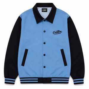 Veste universitaire bleue pour homme avec broderie personnalisée, manches noires, col rabattu décontracté, fermeture à boutons recouverts, en laine et viscose - Product Image 2