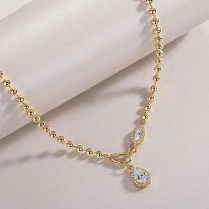 Mangalsutra minimalista con diamantes talla pera en oro – Collar nupcial moderno con cuentas negras y elegante colgante de diamantes - Product Image 4