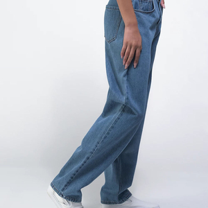 Jeans en denim déchiré taille haute personnalisés avec logo OEM pour femmes, pantalon évasé bleu avec plumes, grande taille, mode hiver - Product Image 2