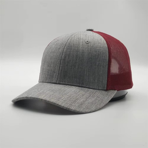 Gorra Trucker de Malla de 6 Paneles Gris y Roja Personalizada, Unisex, Ajustable, Estilo Casual para Adultos, para las Cuatro Estaciones - Product Image 1