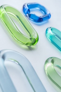 Adornos de pared personalizados hechos a mano con cadena entrelazada, decoración para el hogar, artículo de resina, cadena acrílica adorable para decoración de habitaciones, venta al por mayor. - Product Image 3