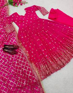 Traje Anarkali Rosa Bordado, Vestido Largo Hasta el Suelo con Mangas Largas y Dupatta, Atuendo Tradicional Indio Pakistaní para Bodas, para Mujer - Product Image 5