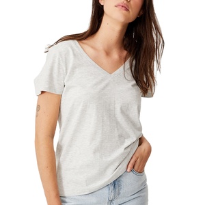 Camiseta de algodón 100% con cuello en V, estilo moderno y elegante para mujer - Product Image 1
