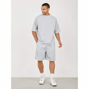 Conjuntos de ropa de verano de color sólido tejidos a medida de fábrica, conjunto informal de camiseta de manga corta con cuello redondo y pantalones cortos para hombre - Product Image 1