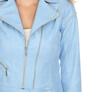 Veste de motard en similicuir bleu clair pour femme, style court avec garniture cloutée et fermeture éclair sur le devant - Product Image 4