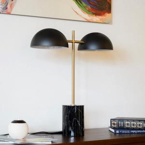 Lampe de table en laiton de style hôtel de luxe avec base design et finition haut de gamme - Product Image 4