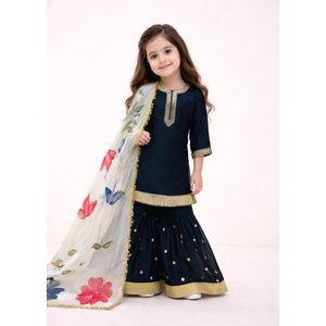 Ensemble Sharara en soie GMY ethnique élégant pour filles, haut entièrement cousu avec dupatta, imprimé numérique, bordure en dentelle d'organza, traditionnel pour enfants - Product Image 3