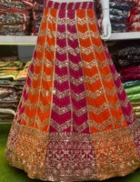 Ensemble de robe festive indienne pour mariage et fête, comprenant un lehenga, une blouse et un dupatta, orné de sequins, broderies Zari et pierres, en faux Georgette
