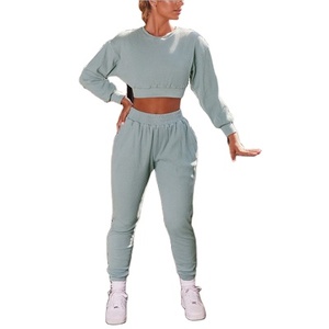 Traje de chándal bordado de dos piezas para mujer con bolsillo al por mayor para el invierno 2025 - Product Image 1
