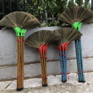 Escoba de Césped Natural con Cerdas Suaves, Ecológica, Ligera, Impermeable, Mango de Plástico, para Limpieza de Pisos, Uso Interior y Exterior - Product Image 1
